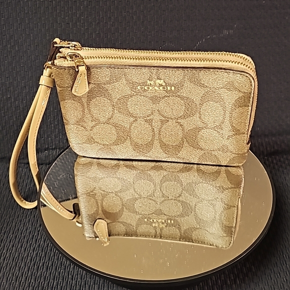 Coach Handbags - COACH Heritage Wristlet vintage